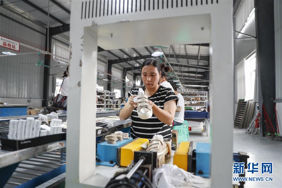 （落實(shí)&ldquo;六穩(wěn)&rdquo;&ldquo;六保&rdquo;一線見聞&middot;圖文互動(dòng)）（2）&ldquo;不讓一名貧困勞動(dòng)力失業(yè)！&rdquo;&mdash;&mdash;三峽庫區(qū)穩(wěn)就業(yè)見聞