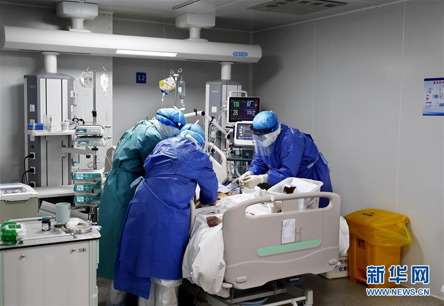 (抗疫一線醫(yī)務(wù)人員英雄群體·圖文互動(dòng))(11)人民軍醫(yī)的赤誠(chéng)守望——軍隊(duì)支援湖北醫(yī)療隊(duì)抗擊新冠肺炎疫情記事