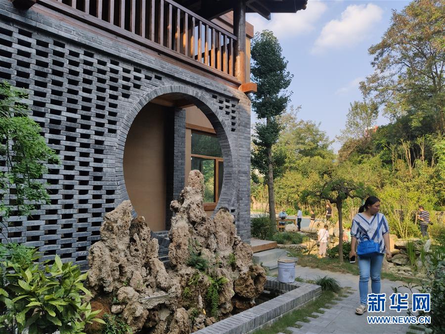 （走向我們的小康生活&middot;圖文互動）（1）游客來了，小康近了&mdash;&mdash;生態(tài)旅游引領(lǐng)湖北山區(qū)蝶變二三事