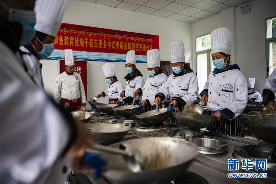 （新華全媒頭條&middot;走向我們的小康生活&middot;圖文互動）（2）扎西德勒，我們的新家園&mdash;&mdash;西藏易地扶貧搬遷搬出幸福美好新生活