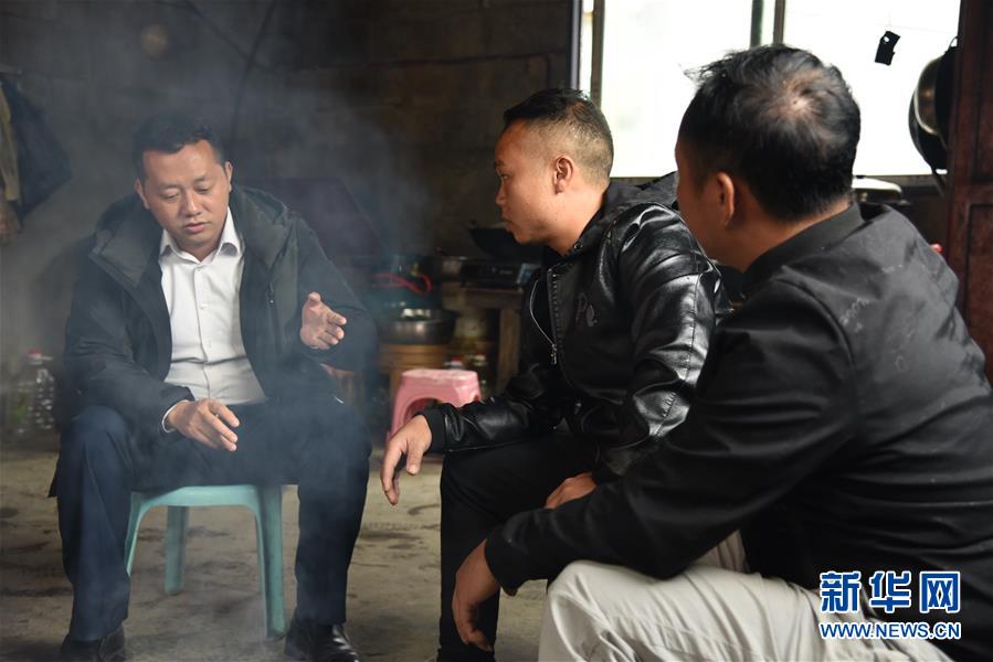 (決戰(zhàn)決勝脫貧攻堅·圖文互動)“父親未完成的事業(yè),我來完成”——貴州父子接力脫貧攻堅