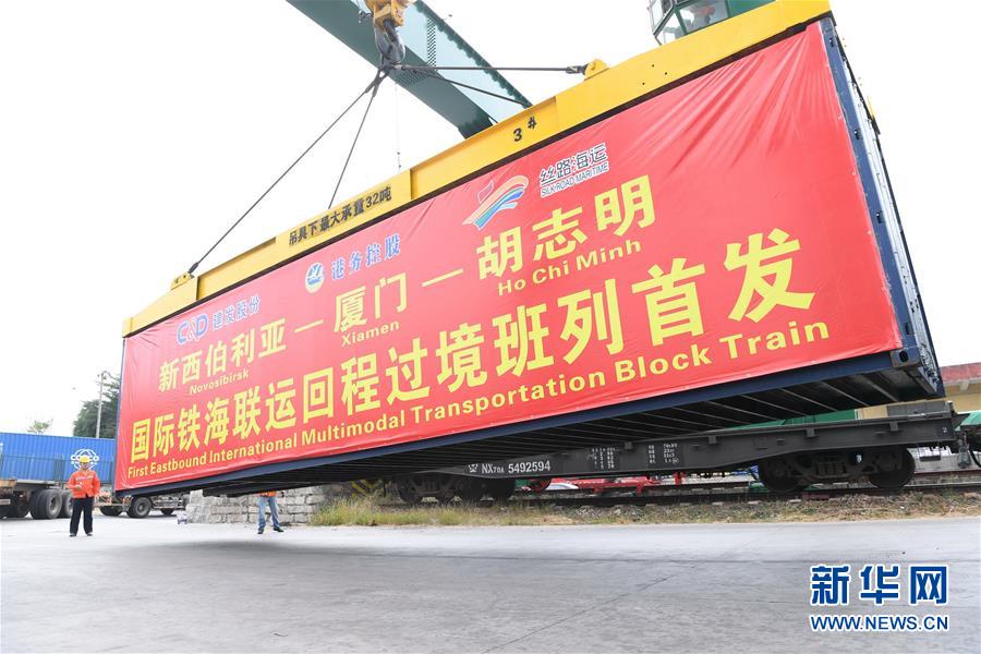 （在習(xí)近平新時(shí)代中國特色社會(huì)主義思想指引下&mdash;&mdash;新時(shí)代新作為新篇章&middot;習(xí)近平總書記關(guān)切事&middot;圖文互動(dòng)）（6）我家大門常打開&mdash;&mdash;經(jīng)濟(jì)特區(qū)全方位對外開放故事