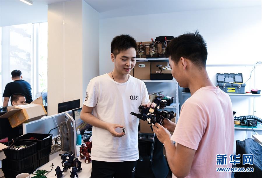 （在習(xí)近平新時(shí)代中國特色社會(huì)主義思想指引下&mdash;&mdash;新時(shí)代新作為新篇章&middot;習(xí)近平總書記關(guān)切事&middot;圖文互動(dòng)）（8）我家大門常打開&mdash;&mdash;經(jīng)濟(jì)特區(qū)全方位對外開放故事