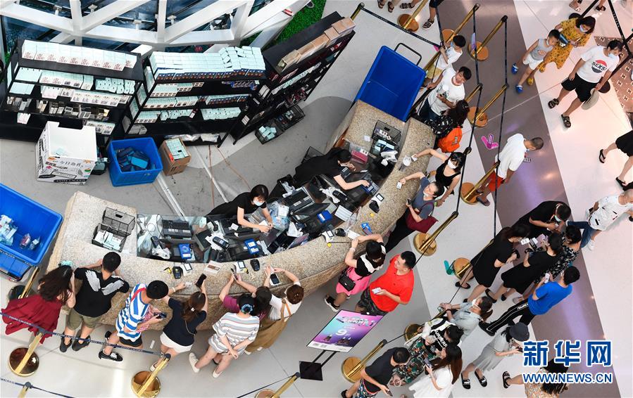 (在習(xí)近平新時代中國特色社會主義思想指引下——新時代新作為新篇章·習(xí)近平總書記關(guān)切事·圖文互動)(2)感受開放新魅力——海南自由貿(mào)易港建設(shè)開局觀察