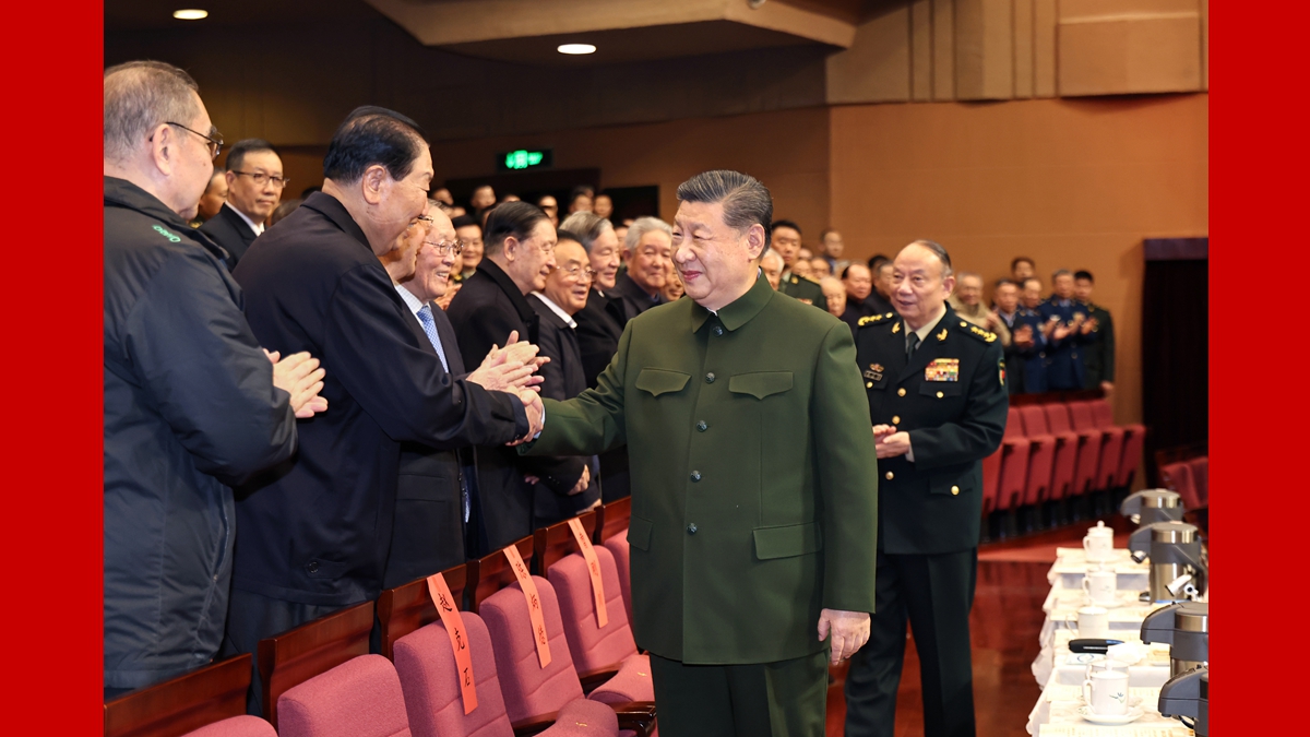 中央軍委舉行慰問駐京部隊老干部迎新春文藝演出 習近平向全軍老同志祝賀新春