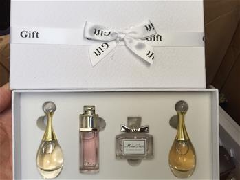 揭秘微商化妝品&ldquo;黑色代購&rdquo;產業(yè)鏈