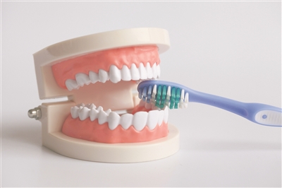 保護(hù)牙齒健康 遠(yuǎn)離傷牙行為