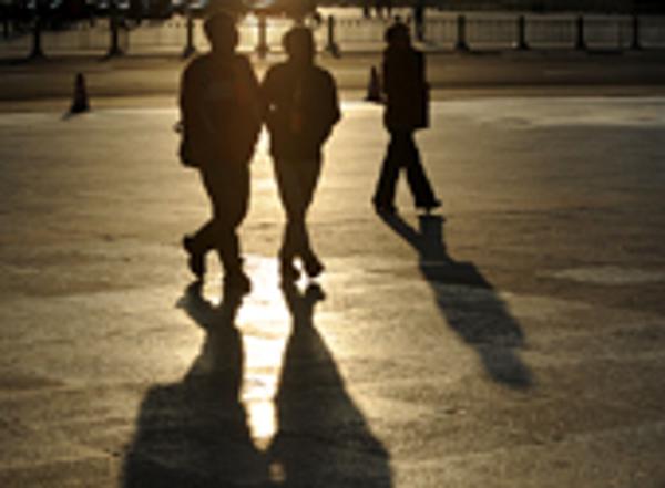 大會閉幕，廣場上來的最早的還是新聞記者