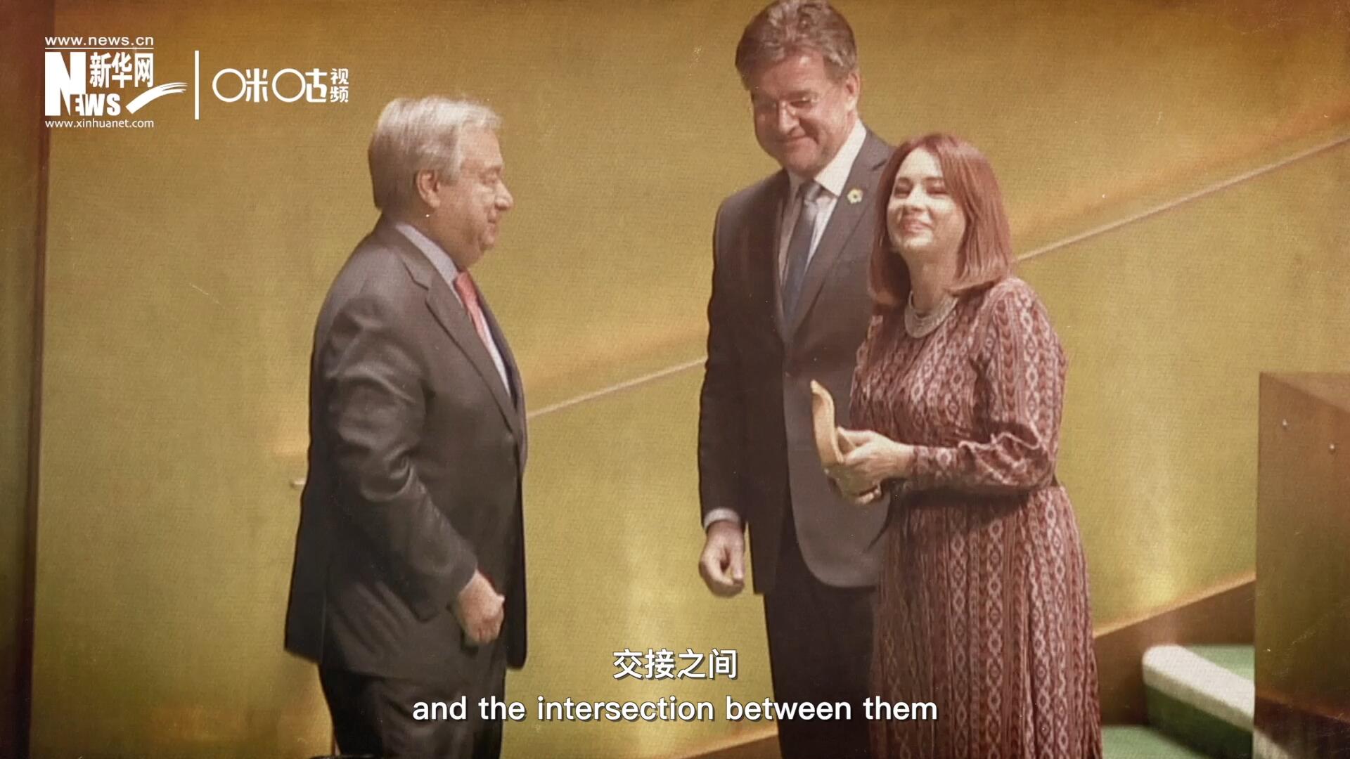 一起一落，交接之間，除了莊嚴(yán)的儀式感，更是使命的傳承。