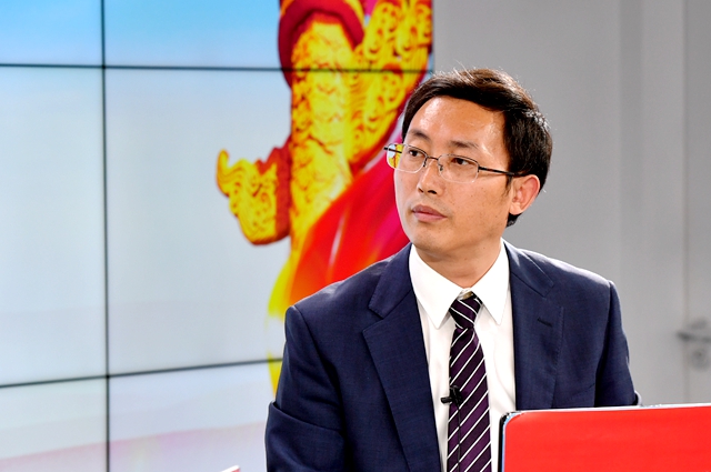 繼往是為了開來，那么開什么來？我們的未來是什么？我們現(xiàn)在站在什么歷史方位上？往哪里去走？