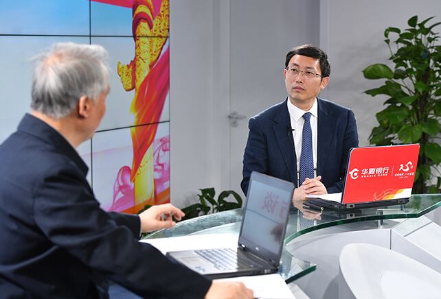 您再給我們梳理一下，黨章中有關(guān)&ldquo;基本路線&rdquo;的修改情況。