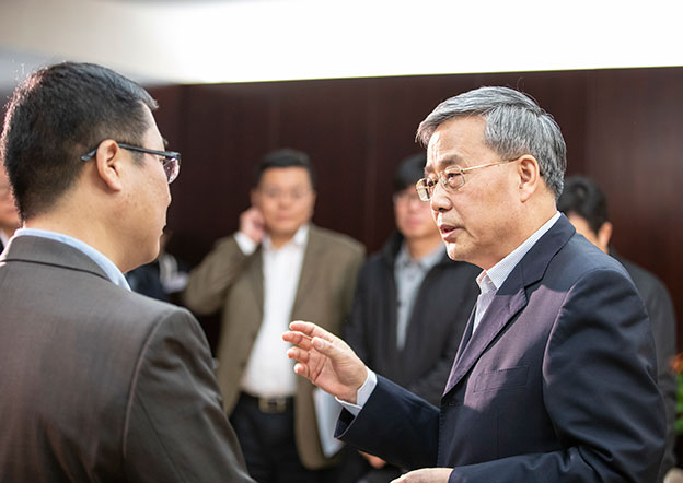 讓銀行業(yè)金融機(jī)構(gòu)愿意做、能夠做、也會(huì)做民營(yíng)企業(yè)業(yè)務(wù)