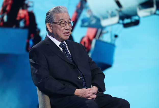 中華民族實現(xiàn)了可上九天攬月，可下五洋捉鱉的宏偉夙愿