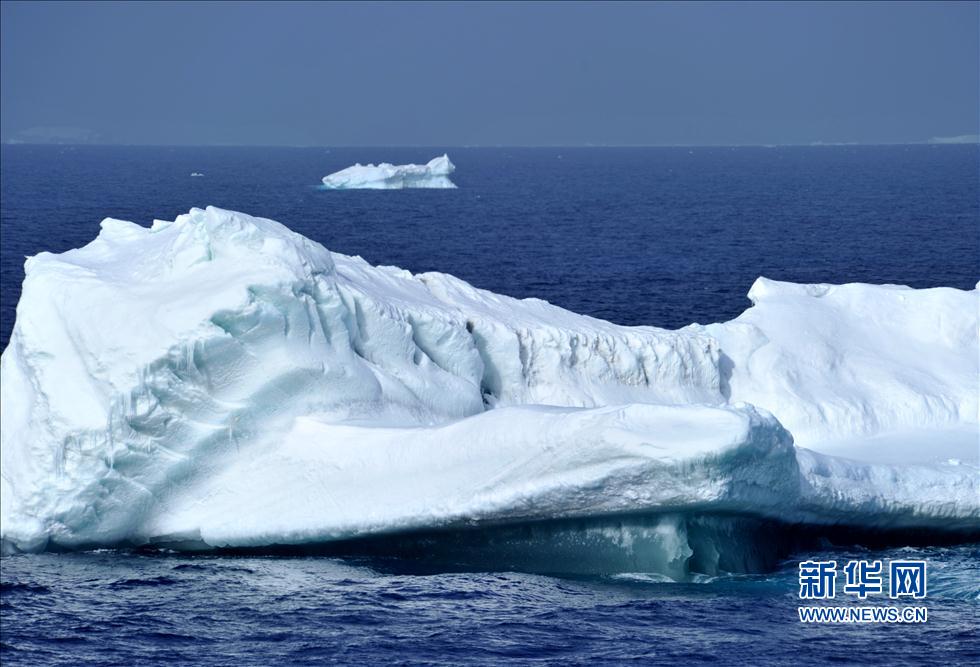 &ldquo;雪龍&rdquo;號駛進南大洋浮冰區(qū)(高清)