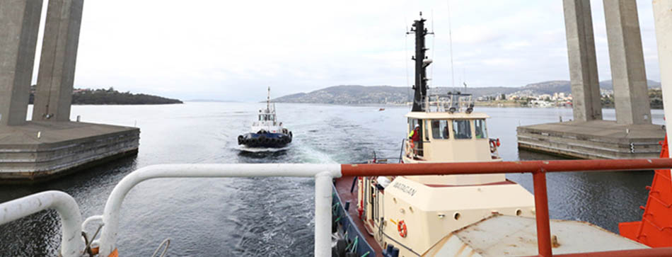 &ldquo;雪龍&rdquo;號(hào)?？堪拇罄麃喕舭吞馗垩a(bǔ)給(高清)