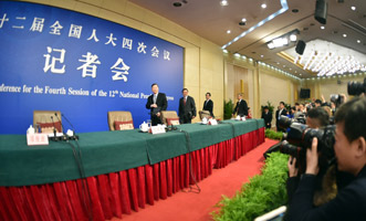 尚福林、劉士余、項(xiàng)俊波等步入會(huì)場(chǎng)