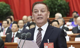 艾力更&middot;依明巴海主持會(huì)議