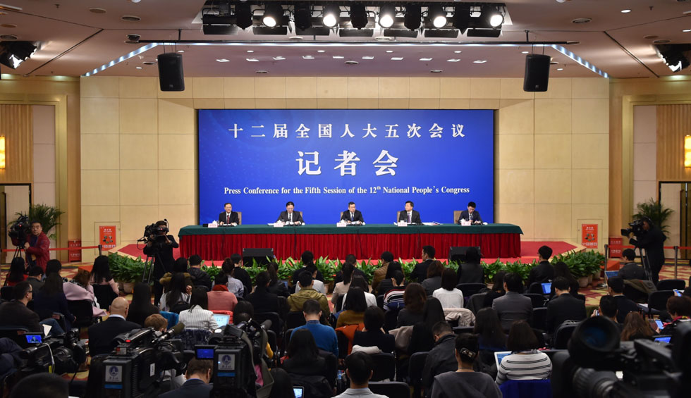 回放：三位全國(guó)人大相關(guān)負(fù)責(zé)人就&ldquo;民法總則草案&rdquo;答問(wèn)