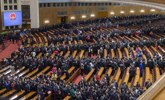閉幕會結(jié)束后，代表離開會場