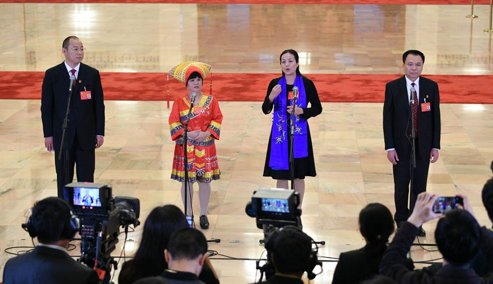 蔡松濤、杜麗群、楊小玲、賈立群接受采訪