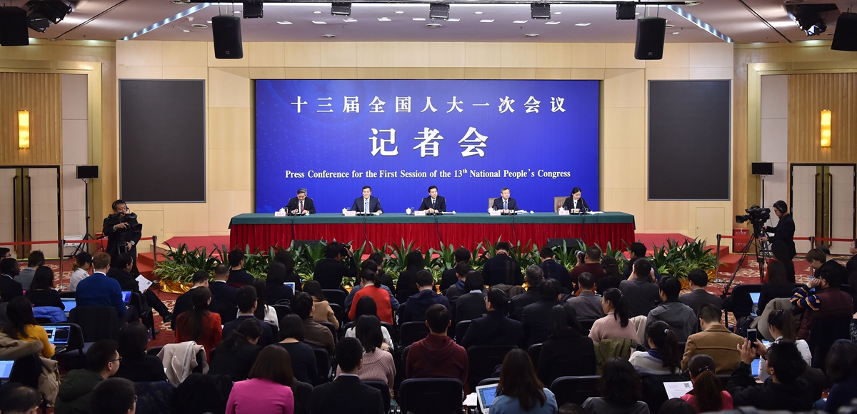 商務(wù)部部長(zhǎng)鐘山等就&ldquo;推動(dòng)形成全面開放新格局 推動(dòng)商務(wù)事業(yè)高質(zhì)量發(fā)展&rdquo;答記者問