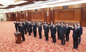 部長(zhǎng)、委員會(huì)主任、央行行長(zhǎng)、審計(jì)長(zhǎng)進(jìn)行憲法宣誓