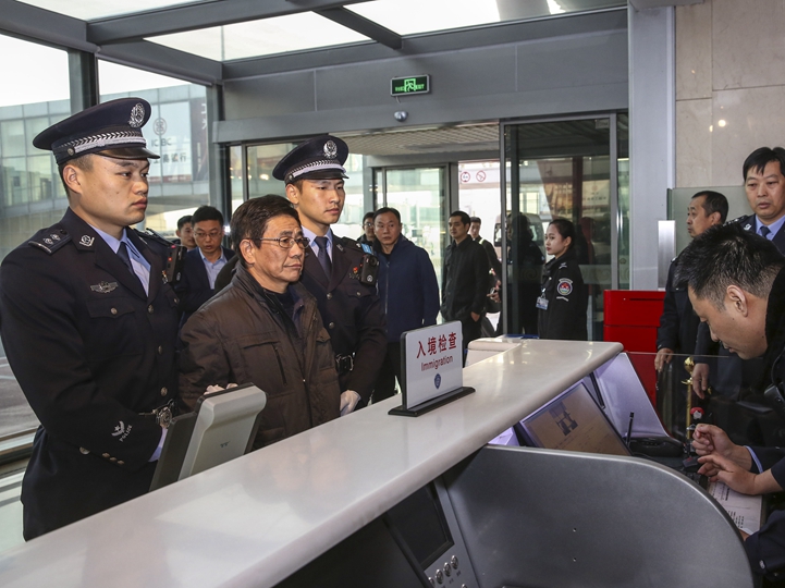 新華社評論員：狠剎&ldquo;四風(fēng)&rdquo;，嚴(yán)懲腐敗