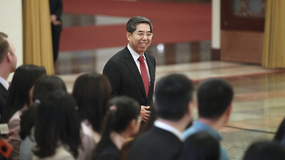 馬建堂步入&ldquo;部長通道&rdquo;，準備接受采訪