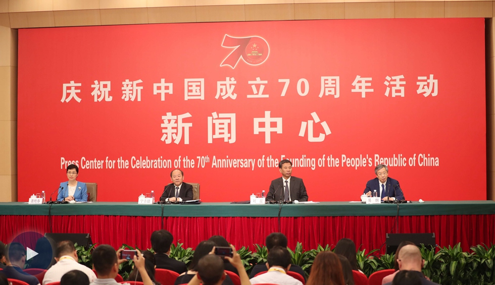 以新發(fā)展理念為引領，推進中國經濟平穩(wěn)健康可持續(xù)發(fā)展