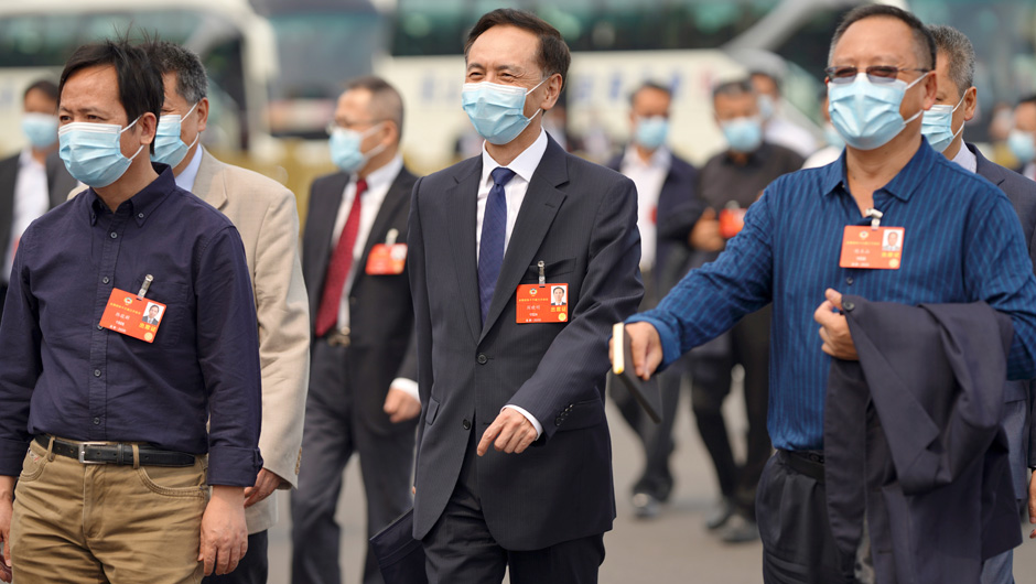 全國政協(xié)委員走向會(huì)場(chǎng)