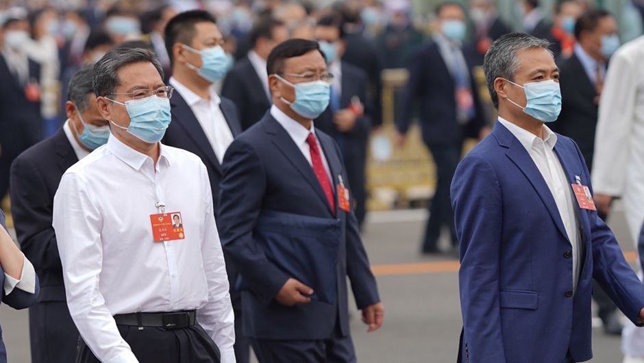 全國政協(xié)委員走向會(huì)場(chǎng)