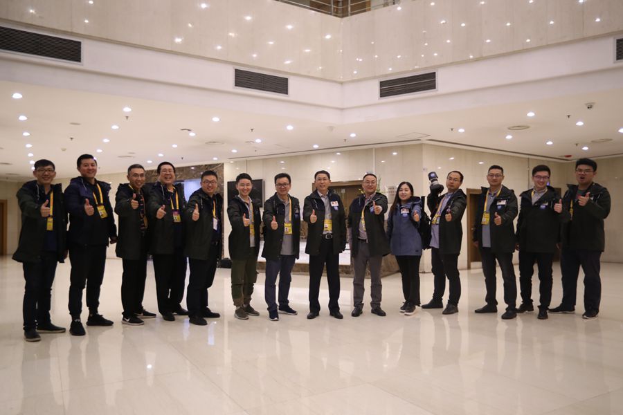 新華網(wǎng)國慶前方報(bào)道團(tuán)隊(duì)，出發(fā)啦！