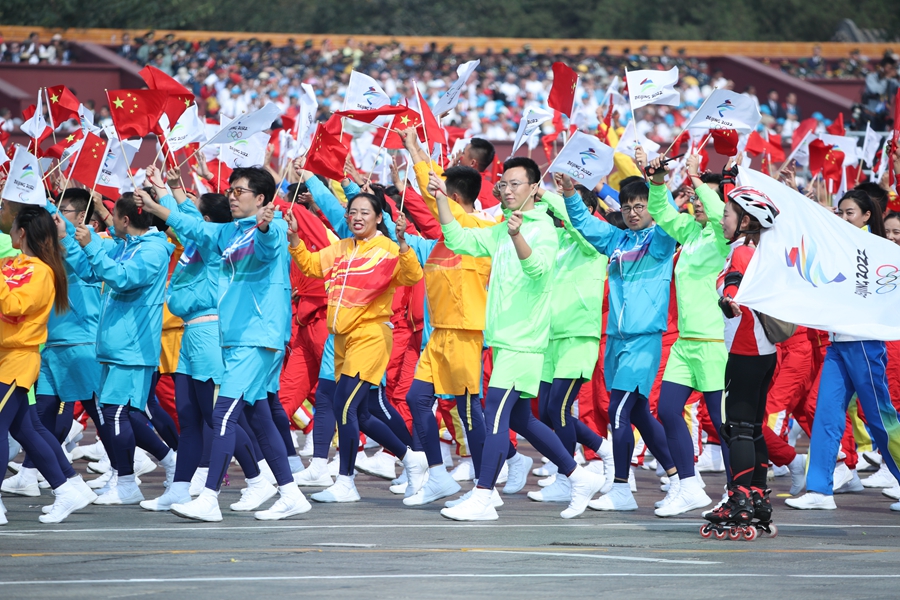 群眾大游行，歡樂的海洋！