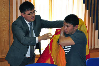 吉爾吉斯斯坦殘疾運(yùn)動(dòng)員卡利耶夫?qū)⒏皞惗貧垔W會