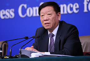 尹蔚民回答記者提問