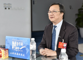 瞿佳與新華網(wǎng)網(wǎng)友在線(xiàn)交流