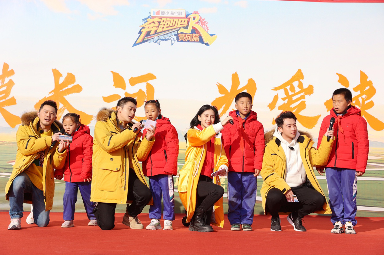 2020年11月18日，&ldquo;大漠長(zhǎng)河，為愛讀詩(shī)&rdquo;多一克溫暖公益活動(dòng)啟動(dòng)儀式在寧夏中衛(wèi)市沙坡頭區(qū)郭灘學(xué)校舉行。&ldquo;跑男團(tuán)&rdquo;成員李晨、楊穎、鄭愷、沙溢與&ldquo;多一克溫暖&rdquo;團(tuán)隊(duì)攜手為學(xué)生們送去了海瀾之家的冬日溫暖。