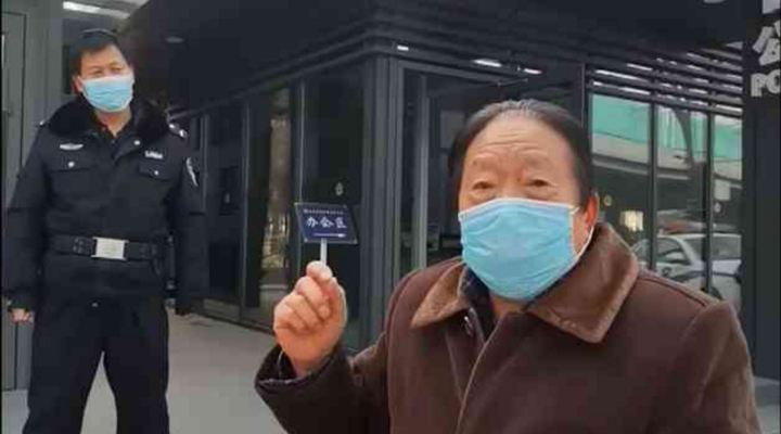 社區(qū)封閉，76歲的他為什么要出來(lái)