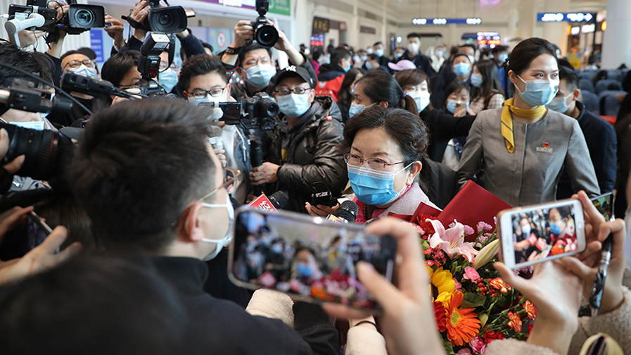 武漢櫻花爛漫，抗疫英雄歸來