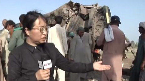 巴基斯坦：記者探訪火車相撞現(xiàn)場&mdash;&mdash;搜救結(jié)束 初步調(diào)查顯示鐵軌某處存故障