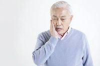 【健康解碼】牙疼的時(shí)候喝冰啤酒會緩解牙痛嗎？