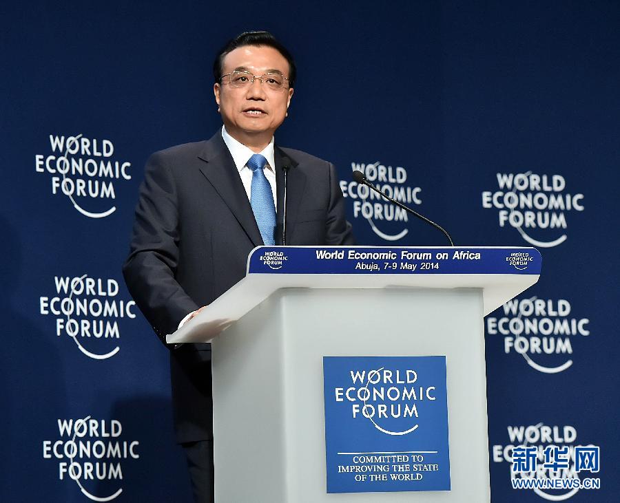 5月8日，中國(guó)國(guó)務(wù)院總理李克強(qiáng)在阿布賈出席第24屆世界經(jīng)濟(jì)論壇非洲峰會(huì)全會(huì)，發(fā)表題為《共同推動(dòng)非洲發(fā)展邁上新臺(tái)階》的特別致辭。新華社記者 李濤 攝 