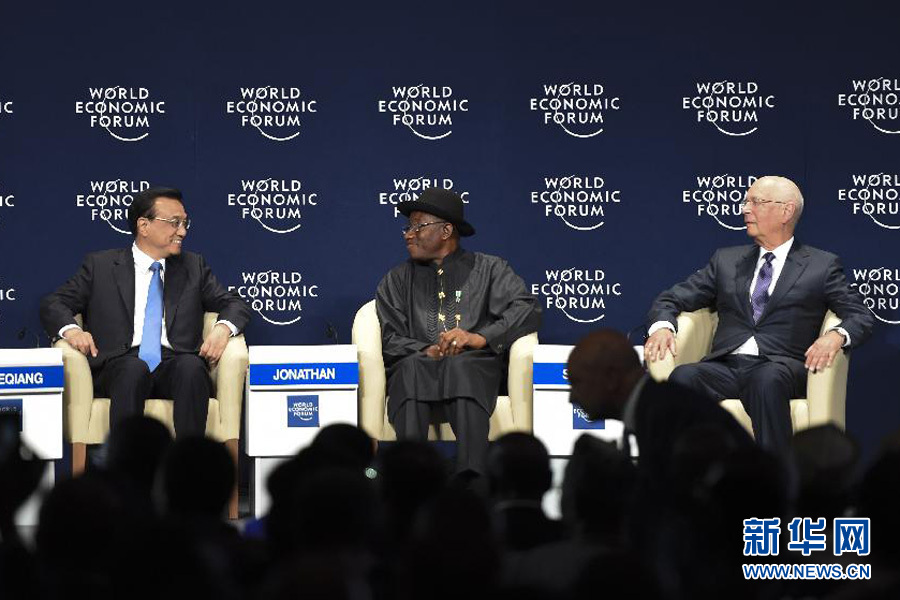 5月8日，中國(guó)國(guó)務(wù)院總理李克強(qiáng)在阿布賈出席第24屆世界經(jīng)濟(jì)論壇非洲峰會(huì)全會(huì)，發(fā)表題為《共同推動(dòng)非洲發(fā)展邁上新臺(tái)階》的特別致辭。新華社記者 李學(xué)仁 攝 