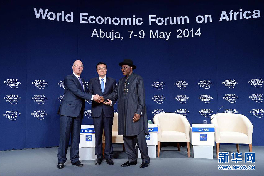 5月8日，國務(wù)院總理李克強(qiáng)在阿布賈出席第24屆世界經(jīng)濟(jì)論壇非洲峰會全會，發(fā)表題為《共同推動非洲發(fā)展邁上新臺階》的特別致辭。 新華社記者李濤 攝 
