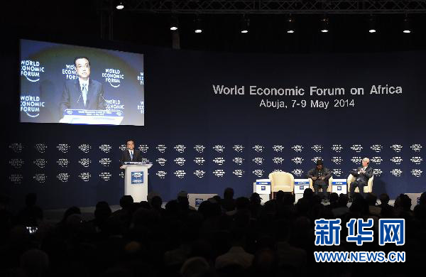5月8日，中國國務(wù)院總理李克強(qiáng)在阿布賈出席第24屆世界經(jīng)濟(jì)論壇非洲峰會全會，發(fā)表題為《共同推動非洲發(fā)展邁上新臺階》的特別致辭。新華社記者 李學(xué)仁 攝 