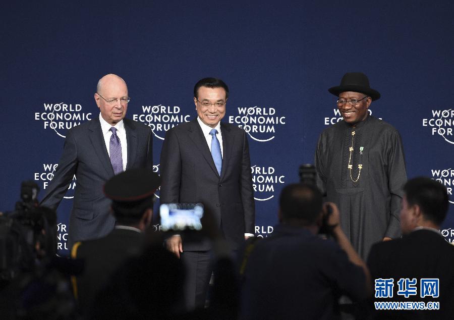 5月8日，中國國務(wù)院總理李克強(qiáng)在阿布賈出席第24屆世界經(jīng)濟(jì)論壇非洲峰會全會，發(fā)表題為《共同推動非洲發(fā)展邁上新臺階》的特別致辭。新華社記者 李學(xué)仁 攝 