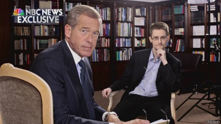 斯諾登稱，他曾作為美國中情局和國安局便衣特工在海外工作。