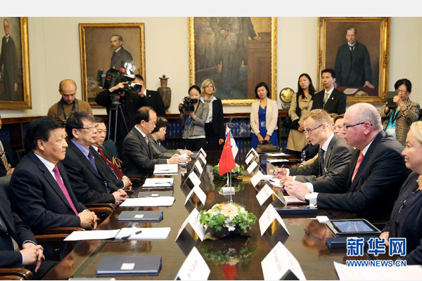 6月13日，中共中央政治局常委、中央書記處書記劉云山在赫爾辛基會(huì)見芬蘭議長海內(nèi)盧奧馬。 新華社記者姚大偉攝