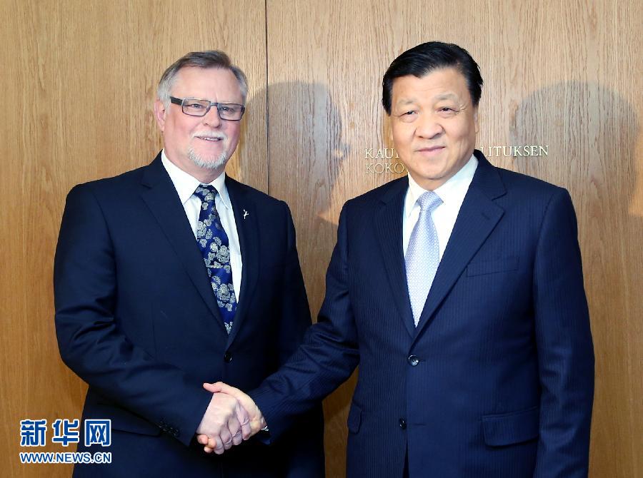 6月14日，中共中央政治局常委、中央書記處書記劉云山在芬蘭羅瓦涅米會(huì)見羅瓦涅米市長羅特沃寧。 新華社記者姚大偉攝