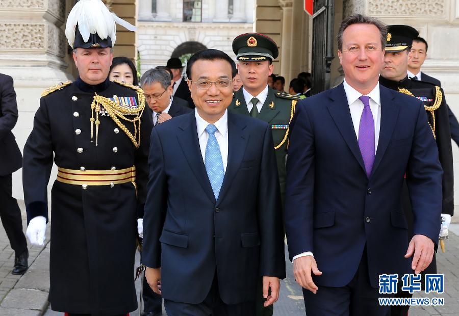6月17日，中國國務(wù)院總理李克強(qiáng)在倫敦唐寧街10號(hào)首相府同英國首相卡梅倫舉行中英總理年度會(huì)晤。新華社記者 龐興雷 攝